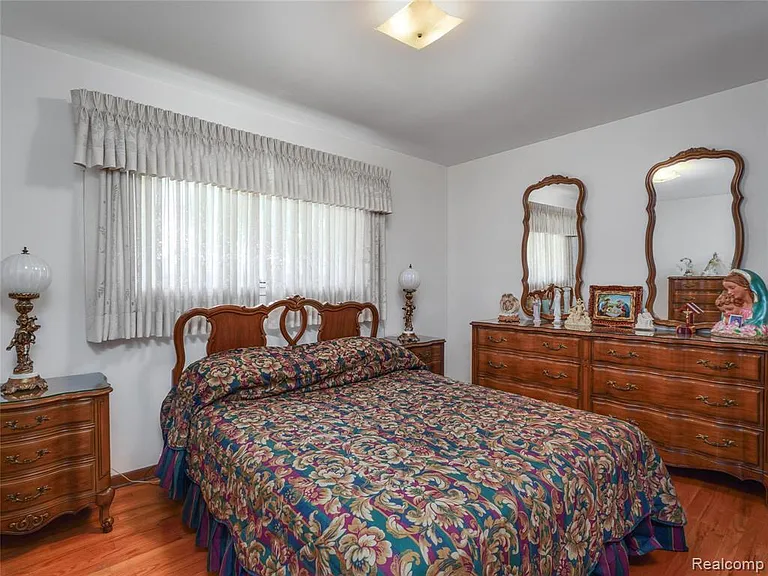 28506 Steele Dr — Photo 24