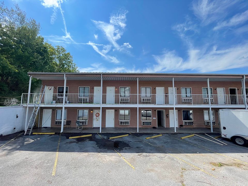 2nd image of 215 E Race St APT 2