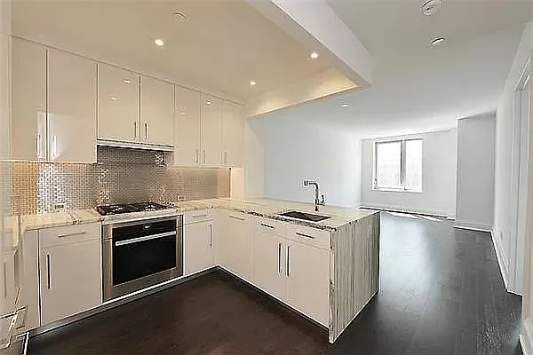 Rented by Level Group | media 1