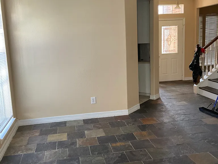 10610 Mills Way — Photo 2