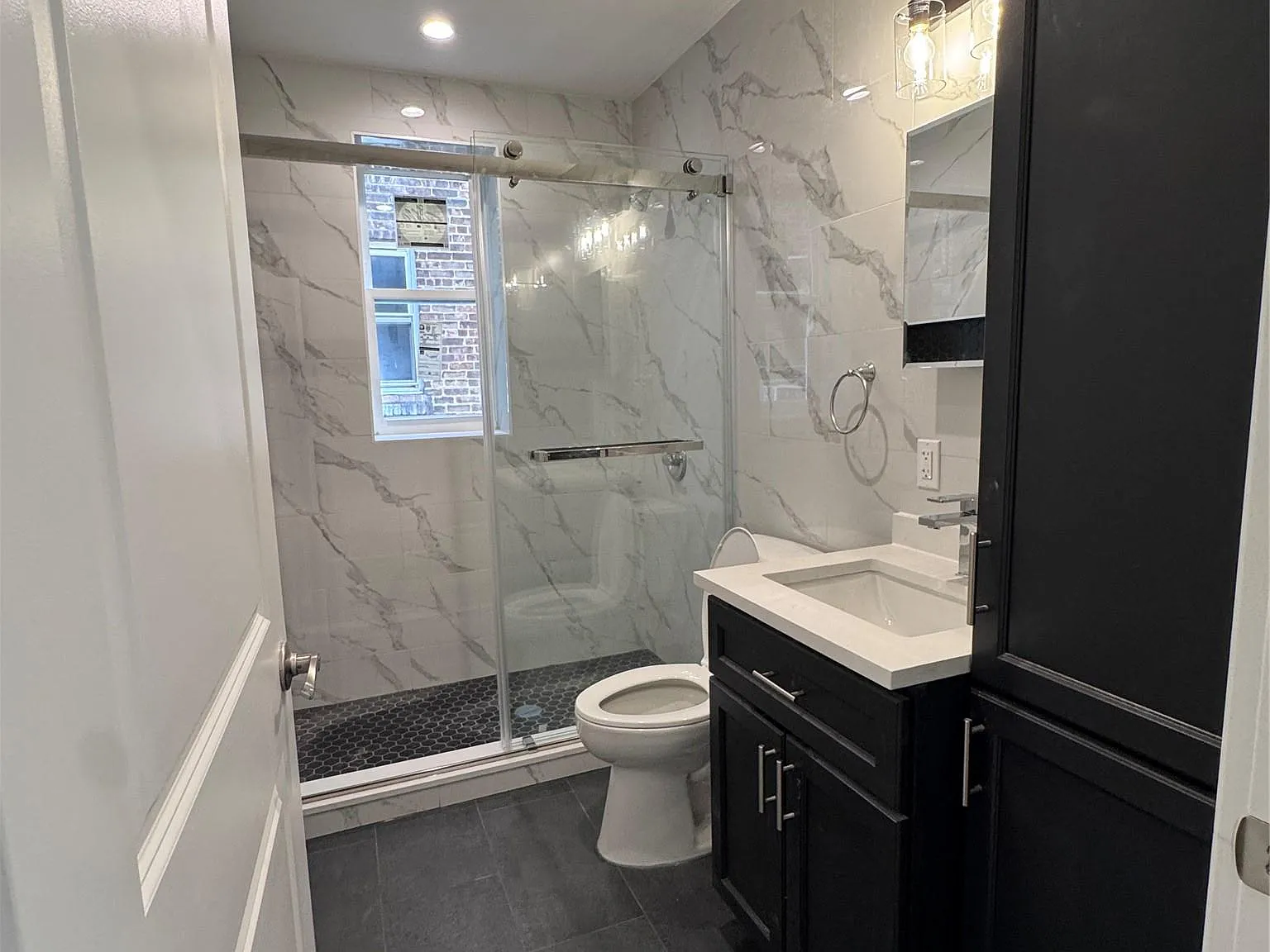3 bed, 1.0 bath, 1120 sqft, $3,350 — Photo 4