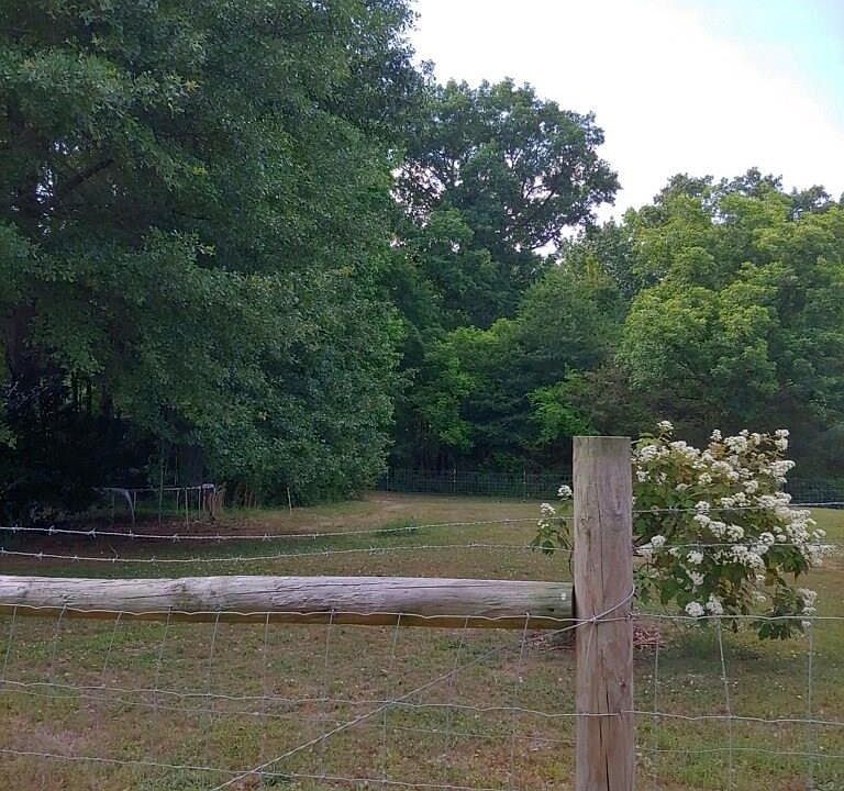 2nd image of 8965 Nowhere Rd