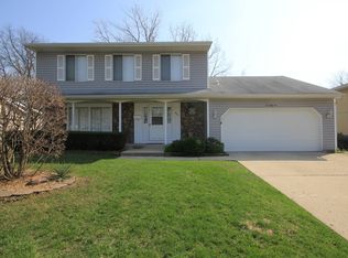 641 Newport St N, Roselle, IL 60172