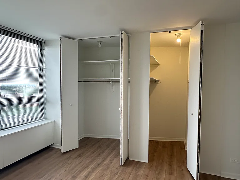 3930 N Pine Grove Ave #2010 — Photo 8