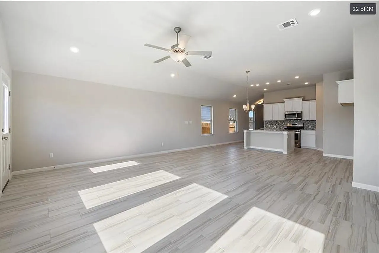3 bed, 1717 sqft, $2,095 — Photo 3