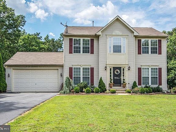 2nd image of 3 Holly Hills Ln