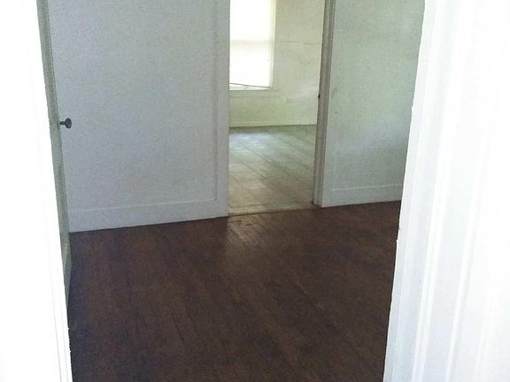 3rd image of 1711 North Ctr