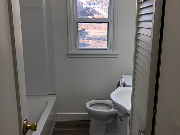 5th image of 318 Hillcrest Dr