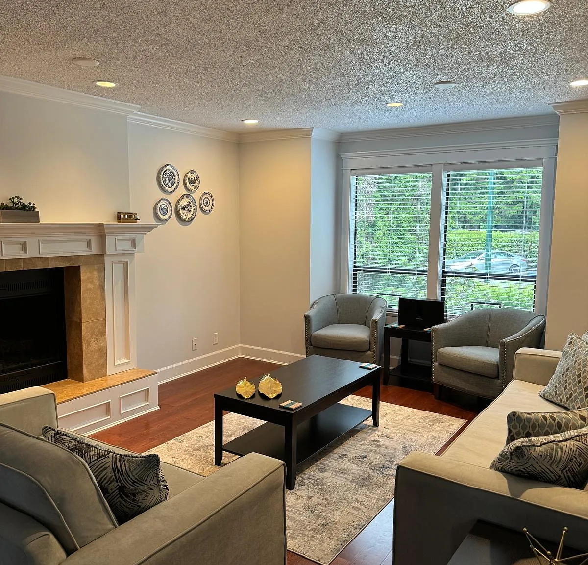 3 bed, 2.5 bath, 2000 sqft, $3,900 — Photo 2