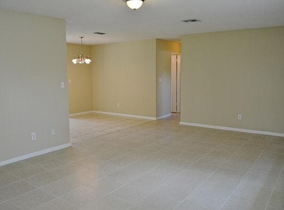 4th image of 131 E Lake Dr