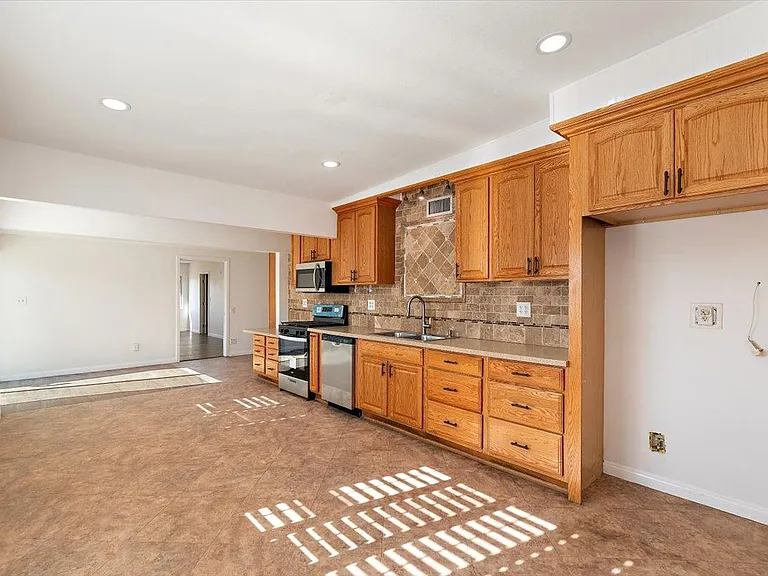 4270 Woodward Ave — Photo 14