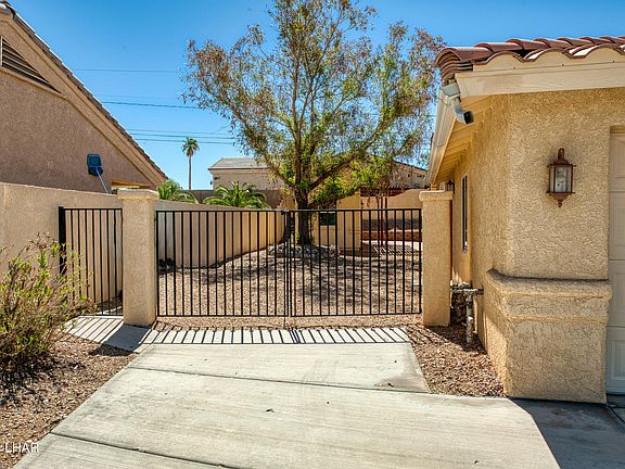 4th image of 2620 Caribbean Dr