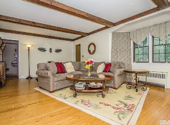 5th image of 572 Seaford Ave