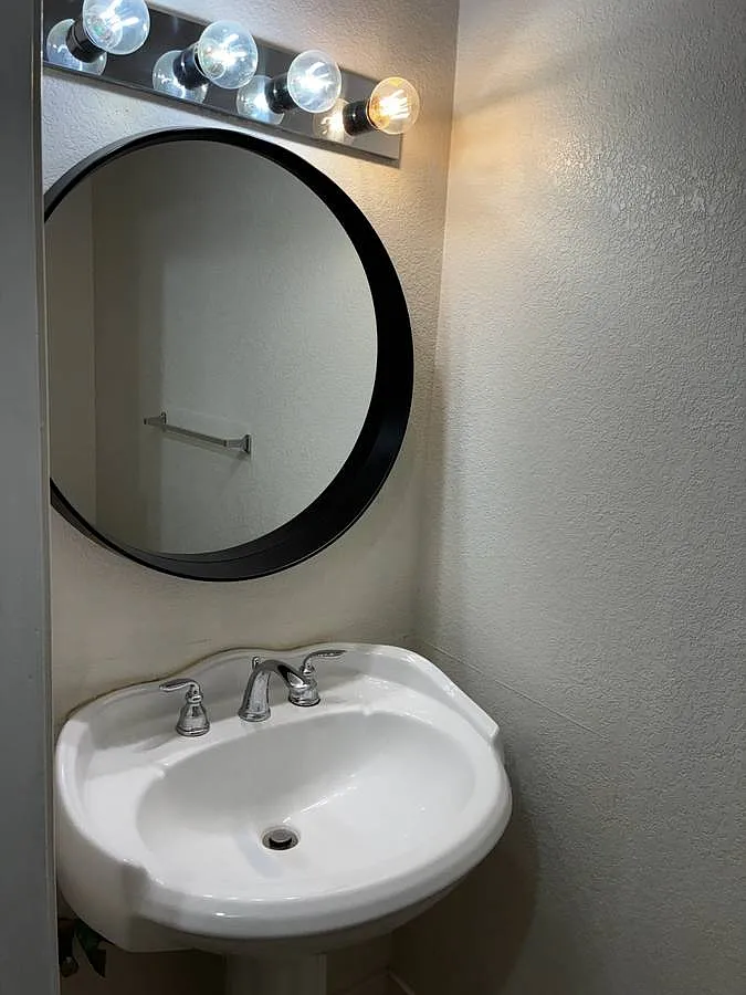 2 bed, 1.5 bath, 1120 sqft, $2,100 — Photo 4
