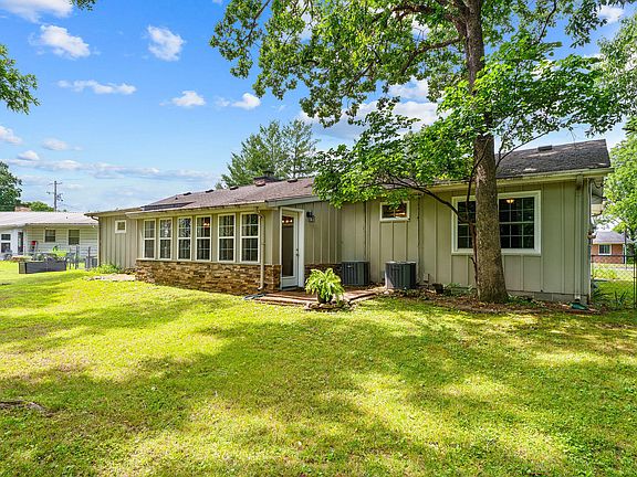 4th image of 909 Cliff Drive