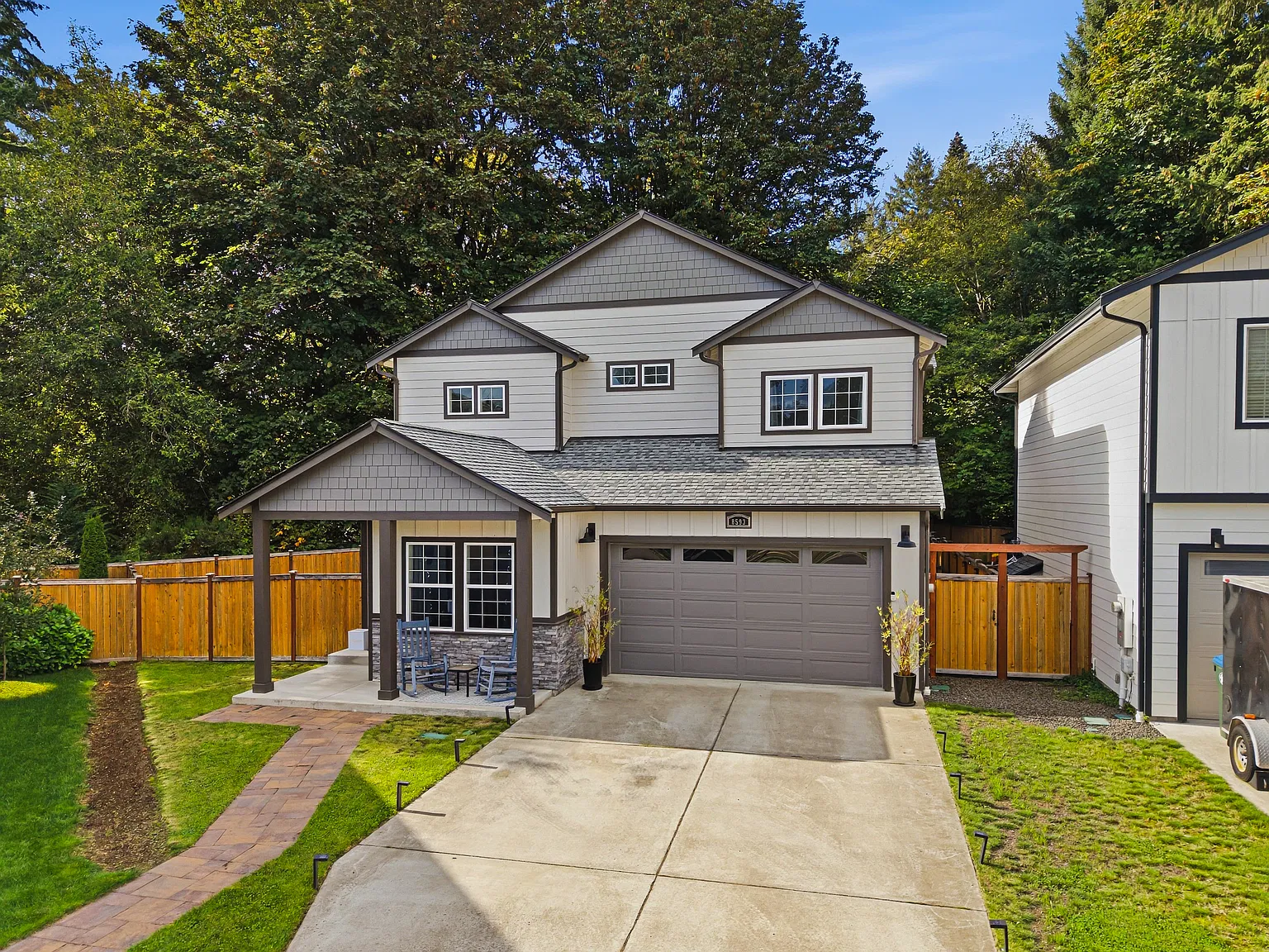 4 bed, 2.5 bath, 2327 sqft, $3,600 — Photo 2