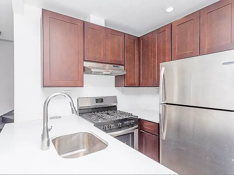 28A Lawton St #4F — Photo 4