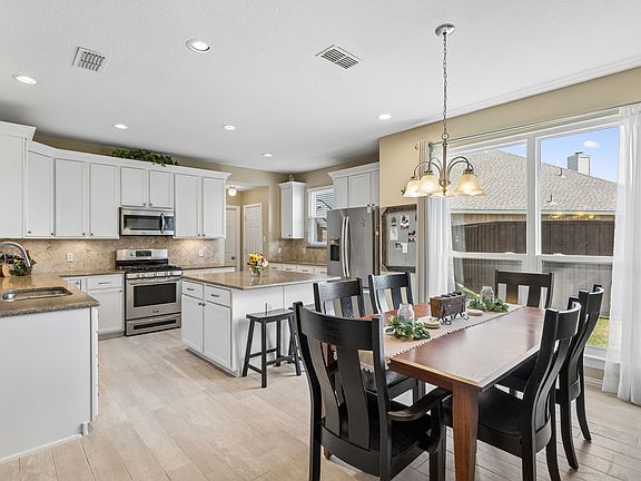 4th image of 8410 Lexington Ct