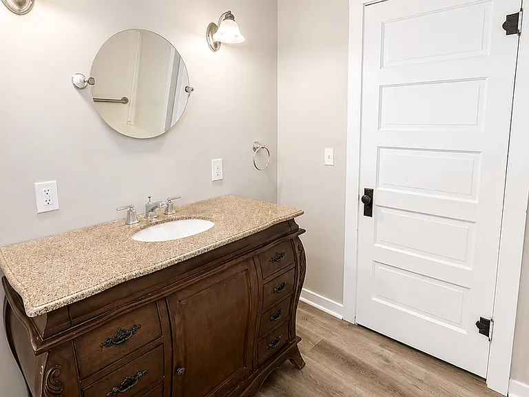 210 W College St — Photo 13
