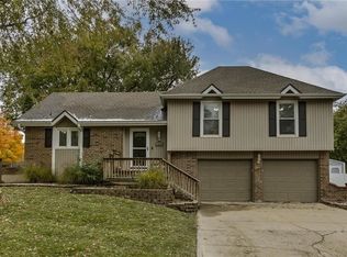 1905 S Lennox Dr, Olathe, KS 66062