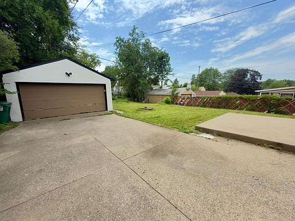 3rd image of 1696 Fremont Ave