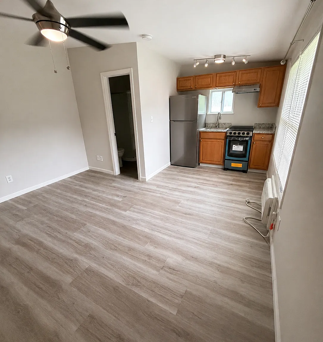 1 bed, 1.0 bath, 8963 sqft, $1,650 — Photo 2