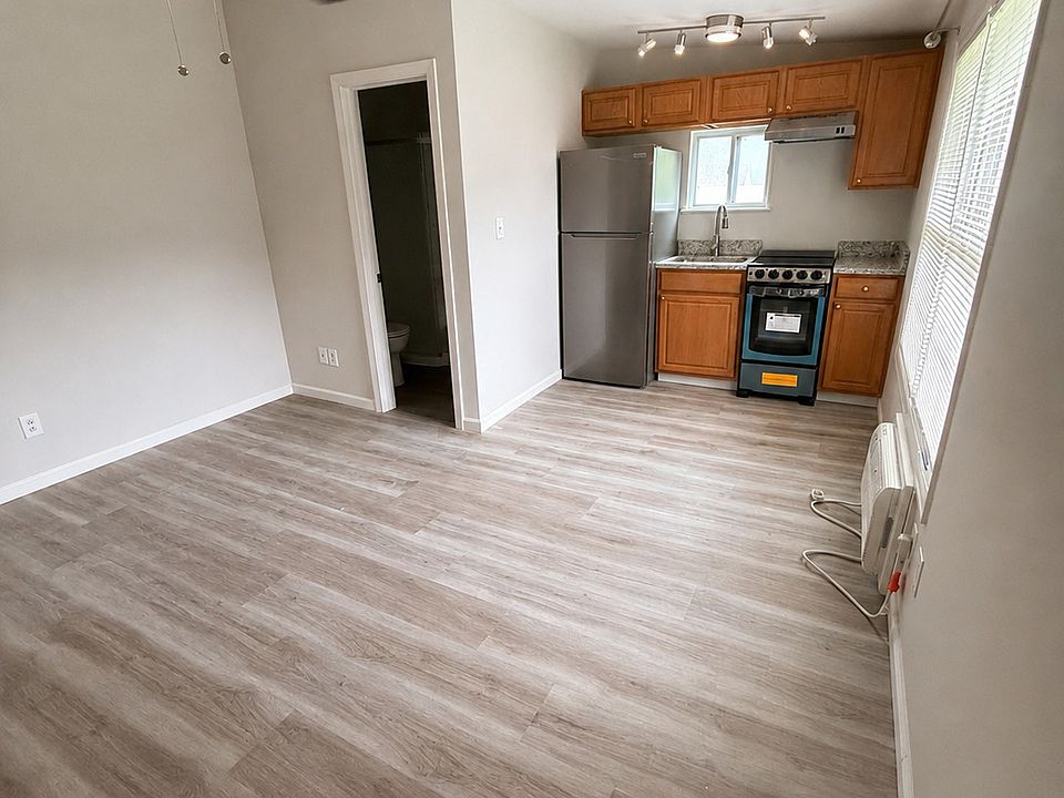 2nd image of 267 Branford Rd APT 210