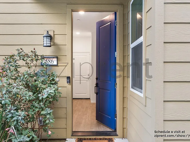 586 Jayne Ct — Photo 2