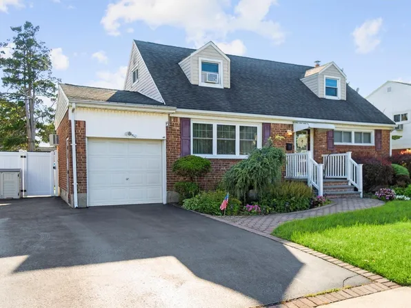 7 Clark Street, Plainview, NY 11803