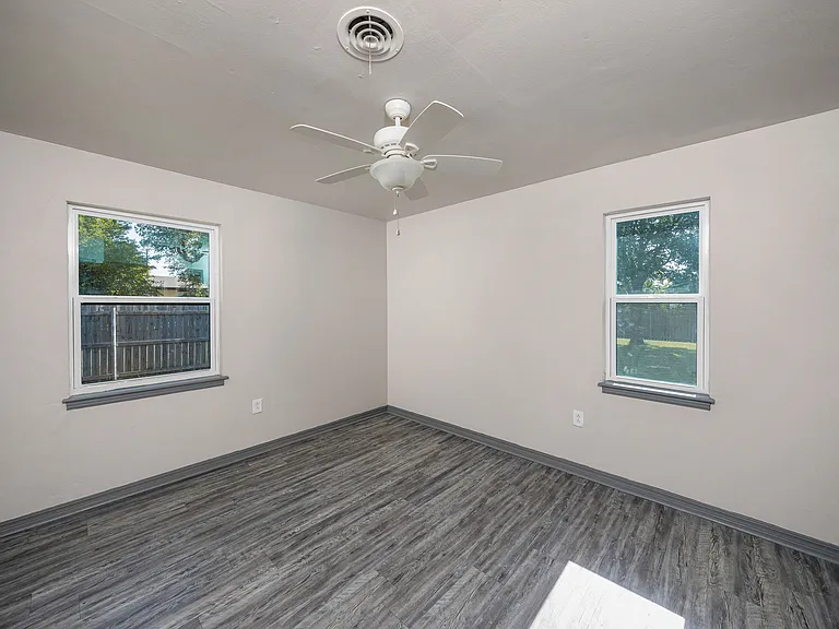 1502 NW 48th St — Photo 20