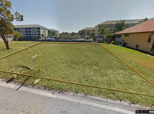 2044 Ottersrest Ln, Cape Coral, FL 33990