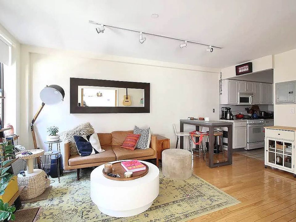2nd image of 54 Allen St APT 6B