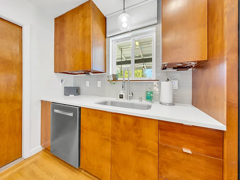 6806 S Land Park Dr — Photo 15