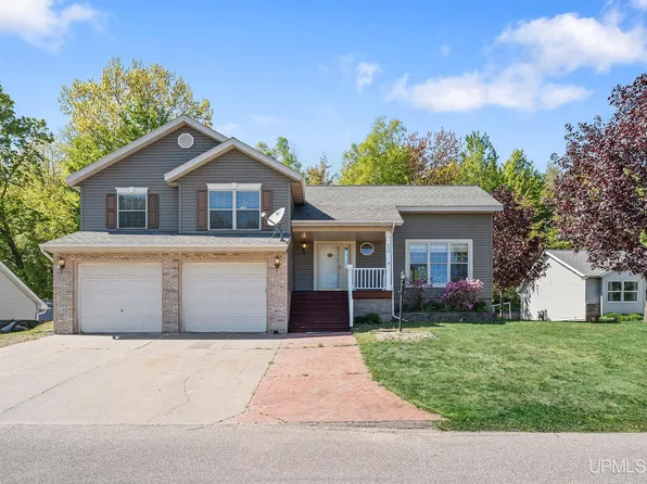 420 Stone Quarry Dr, Marquette, MI 49855