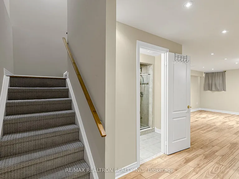 142 Mistywood Cres W — Photo 38