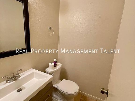 4th image of 904 Ticonderoga Dr Unit B