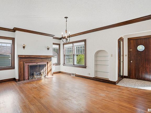 3rd image of 2118 Arlington Ave