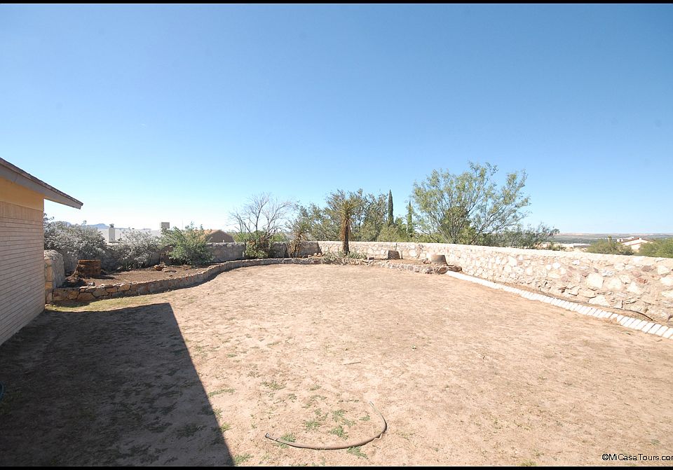 2nd image of 7049 Casa Loma Cir
