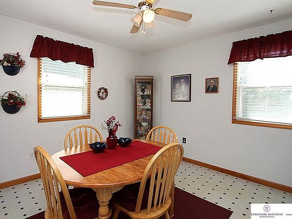 4th image of 817 Verdon Ct