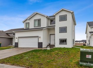 1014 Albert Dr W, West Fargo, ND