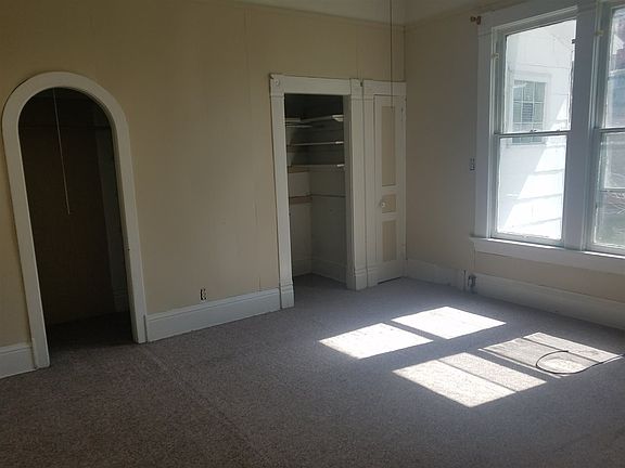 4th image of 908 W 3rd St