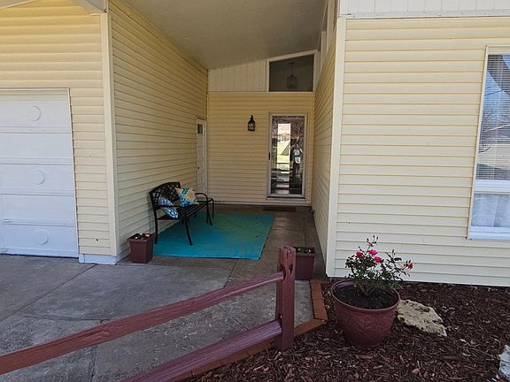 Entry way and garage