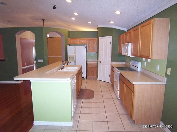 4th image of 842 Addison Dr NE