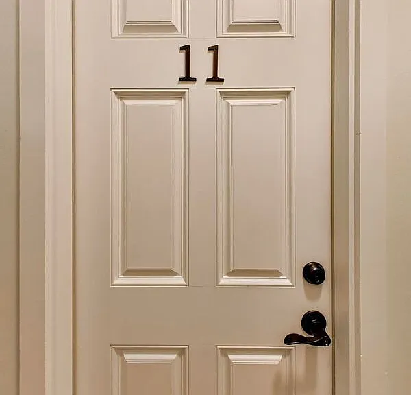 628 Waverly St #11 — Photo 10