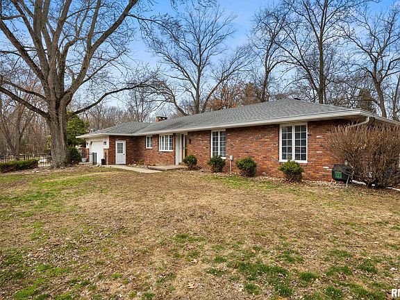 3rd image of 85 Hickory Ridge Ct