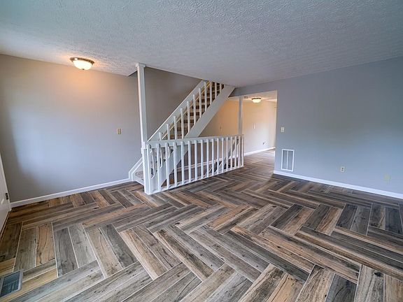 4th image of 835 Stalywood Ct #40B