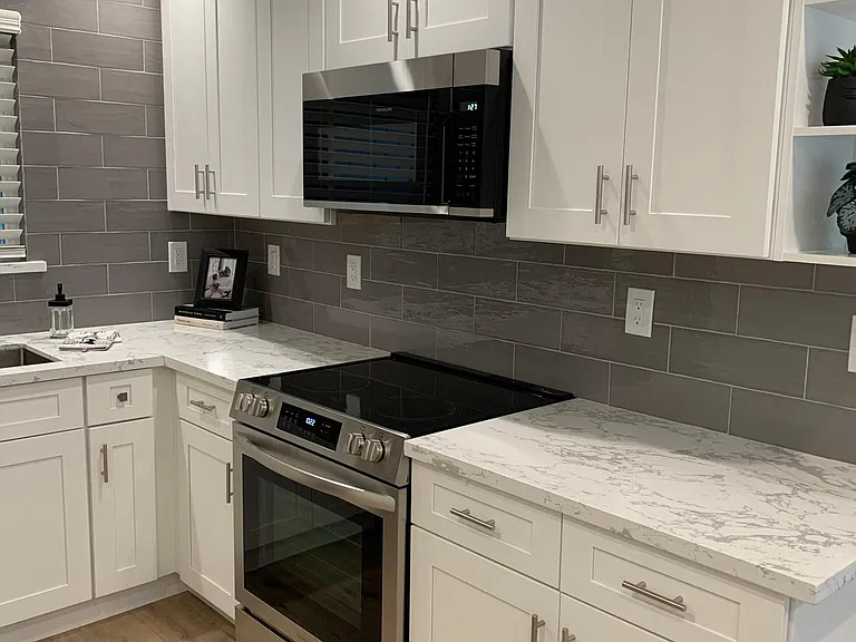 1115 Beaumont Dr — Photo 3