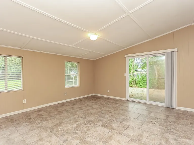 2214 Norman Ave — Photo 8