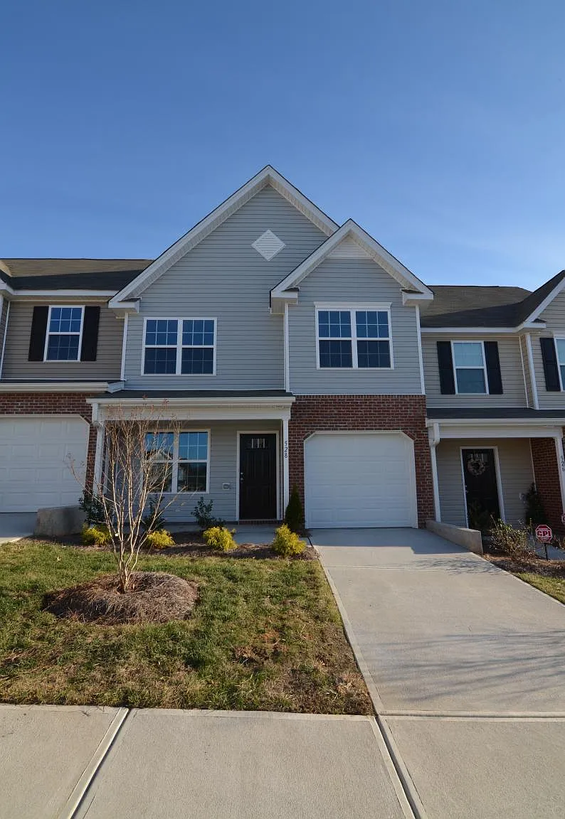 3 bed, 1596 sqft, $1,800 — Photo 1