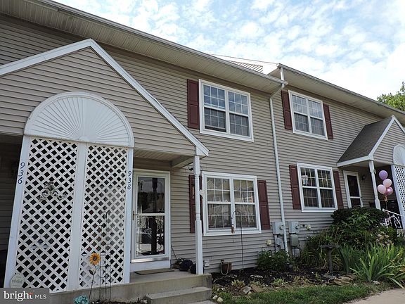 2nd image of 938 Woodlawn Ave